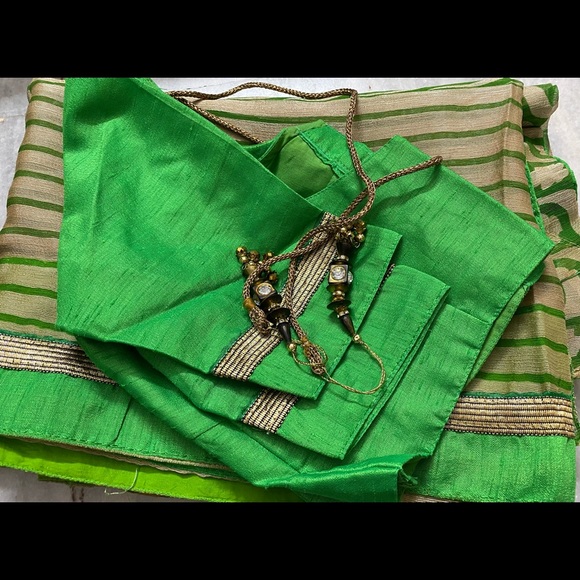 Brand New beautiful saree green with gold very lightweight saree - Picture 1 of 16